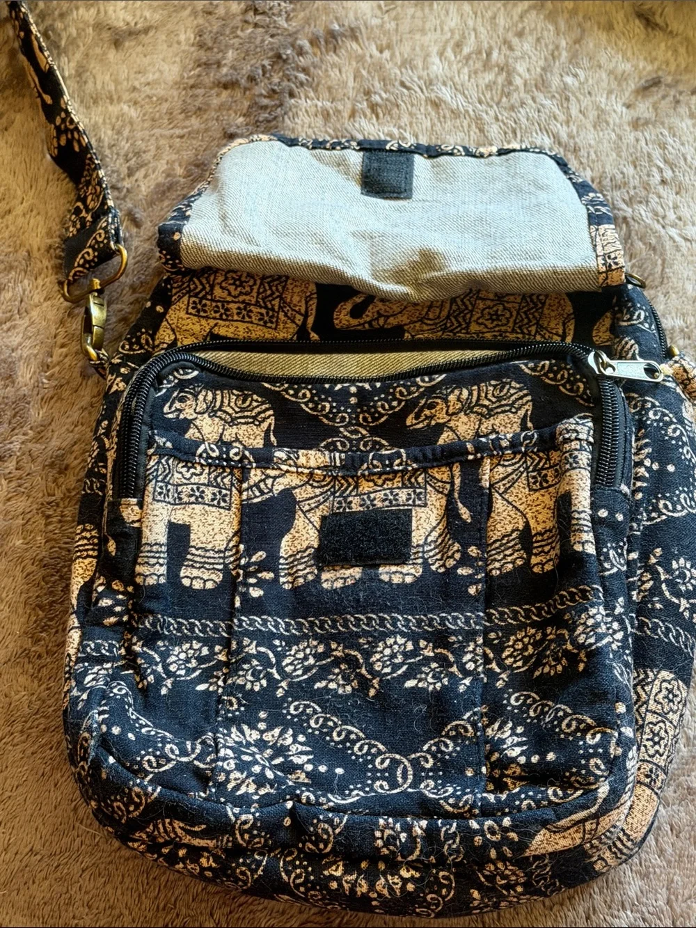 👜 Vintage Elephant Print Crossbody Bag Black Tan Boho Festival Purse — OS / J
